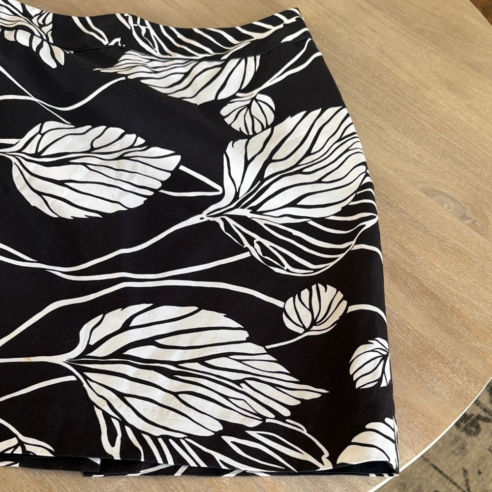 LOFT Black and White Skirt - Picture 2 of 5